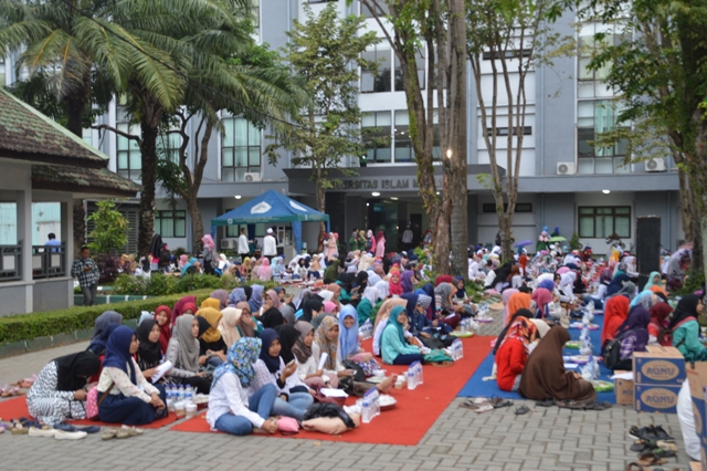 UNISMA GELAR ISTIGHOSAH KUBRO DAN BUKA BERSAMA