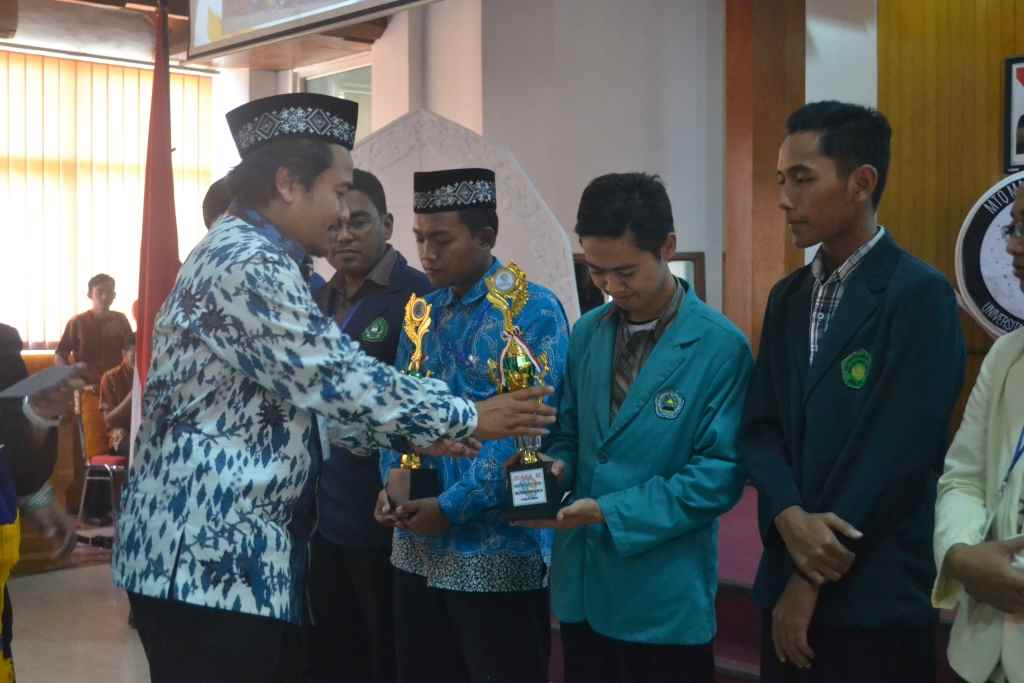 Mahasiswa UNISMA Juara 3 Lomba Musabaqah Khattil Quran Mahasiswa Regional Jatim 2014