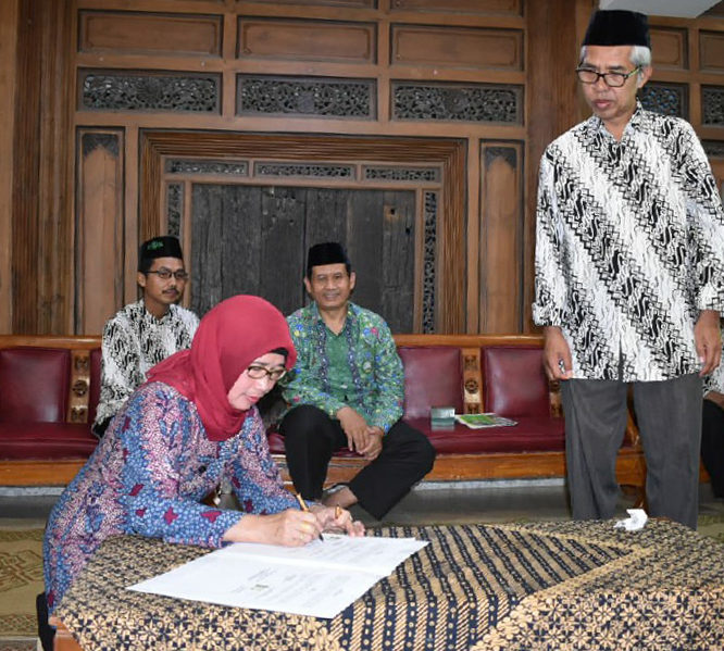 MoU Unisma Malang Dengan SMA Dan MA Al Muayyad Mangkuyudan Surakarta