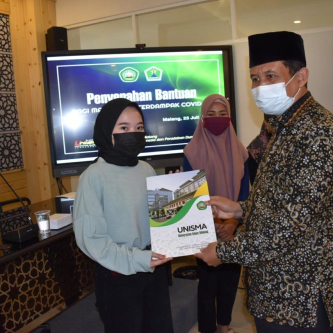 Unisma Distributes City Government Assistance for Covid-19 Impacted Students