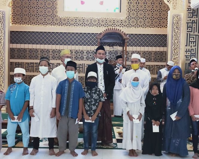 أطلق مسجد عين اليقين بجامعة مالانج الإسلامية برنامج المدرسة الدينية والدراسات المعاصرة