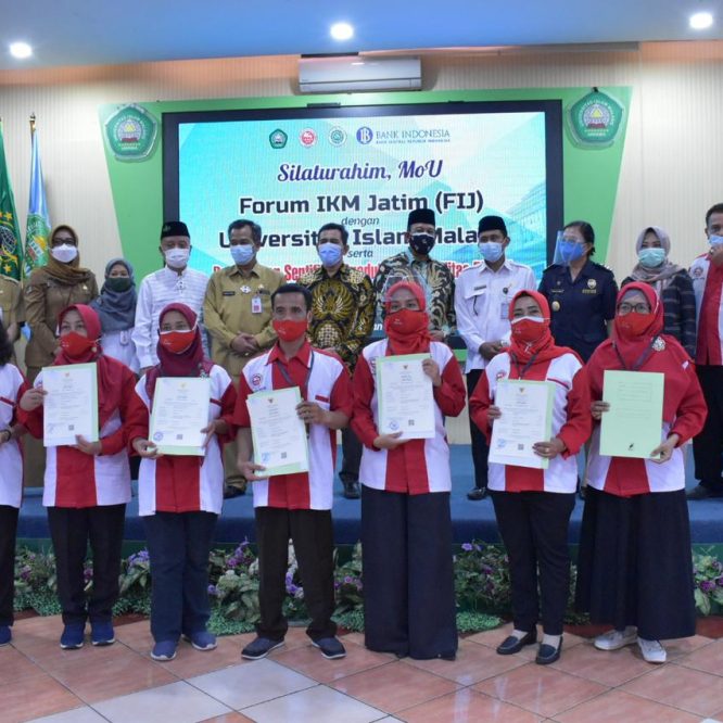 ENCOURAGING SMALL INDUSTRIES IN MALANG TO HOLD  HALAL CERTIFICATE