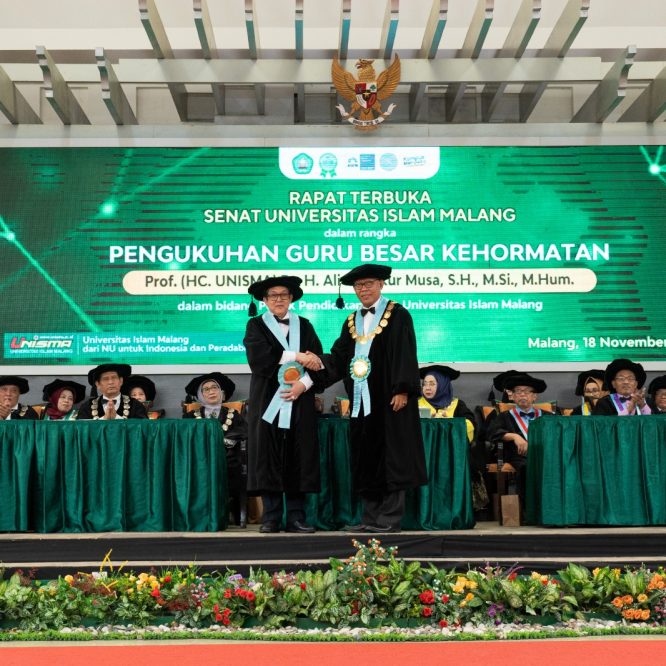 Prof. Dr. H. Ali Masykur Musa, SH., M.Si., M.Hum Terima Anugerah Gelar Guru Besar Kehormatan dari Unisma Malang