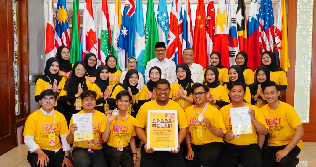 UKM PSM "Bunga Almamater" Raih Choir Competion: Gold Medal kategori Folksong dan Silver Medal kategori Mixed Choir di ajang International Bandung Choral Festival 2023