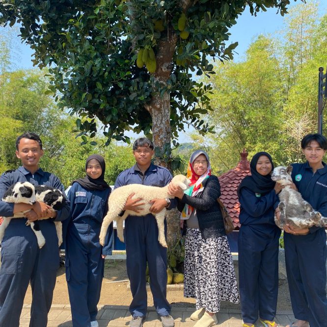 Pedicure Ternak Program Rumah Kreatif Mahasiswa Fapet Unisma