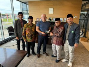 Rektor UNISMA Prof Junaidi Mistar saat bertemu Founder ILG Food Group Belanda